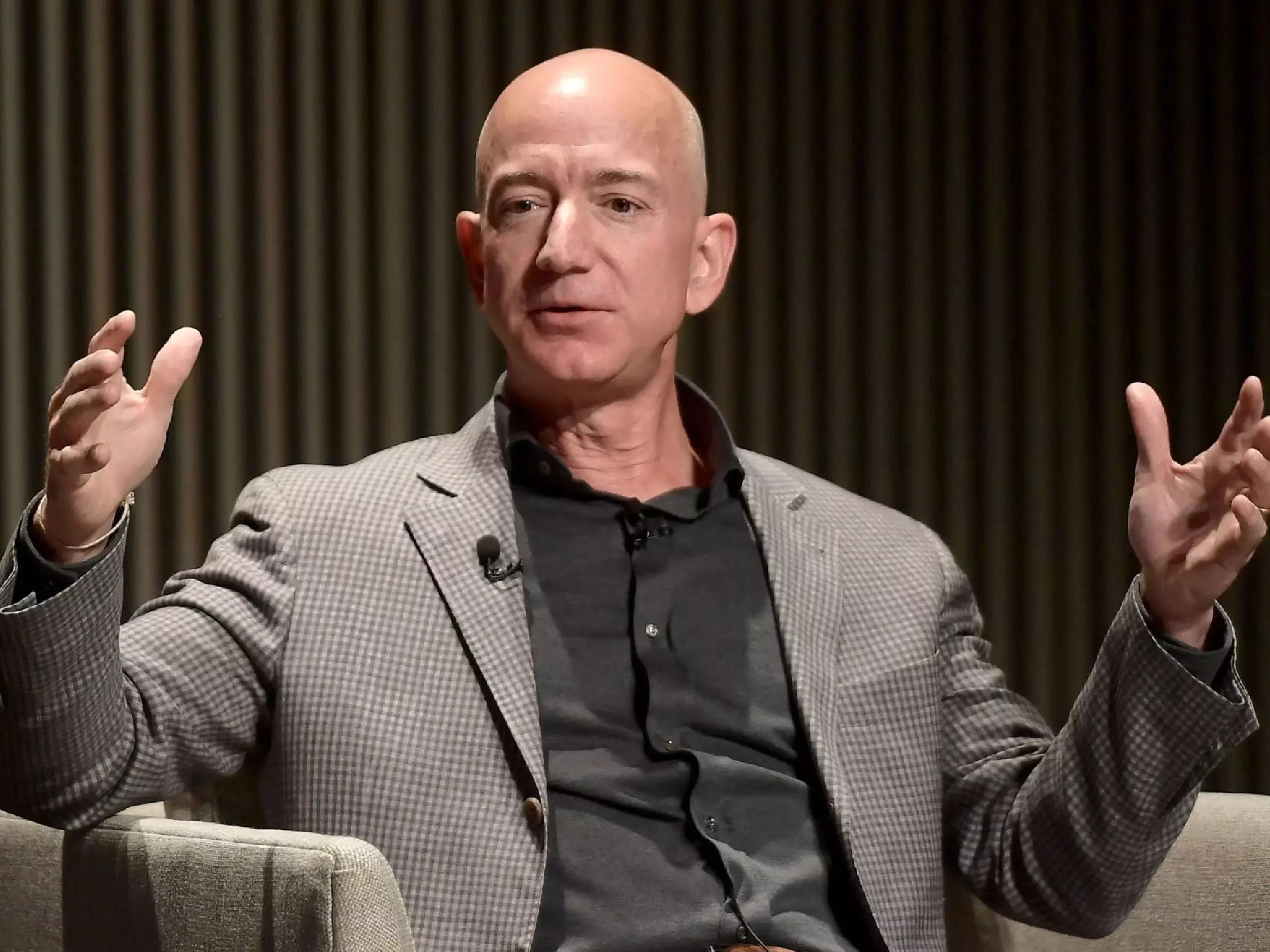 amazon founder jeff bezoz