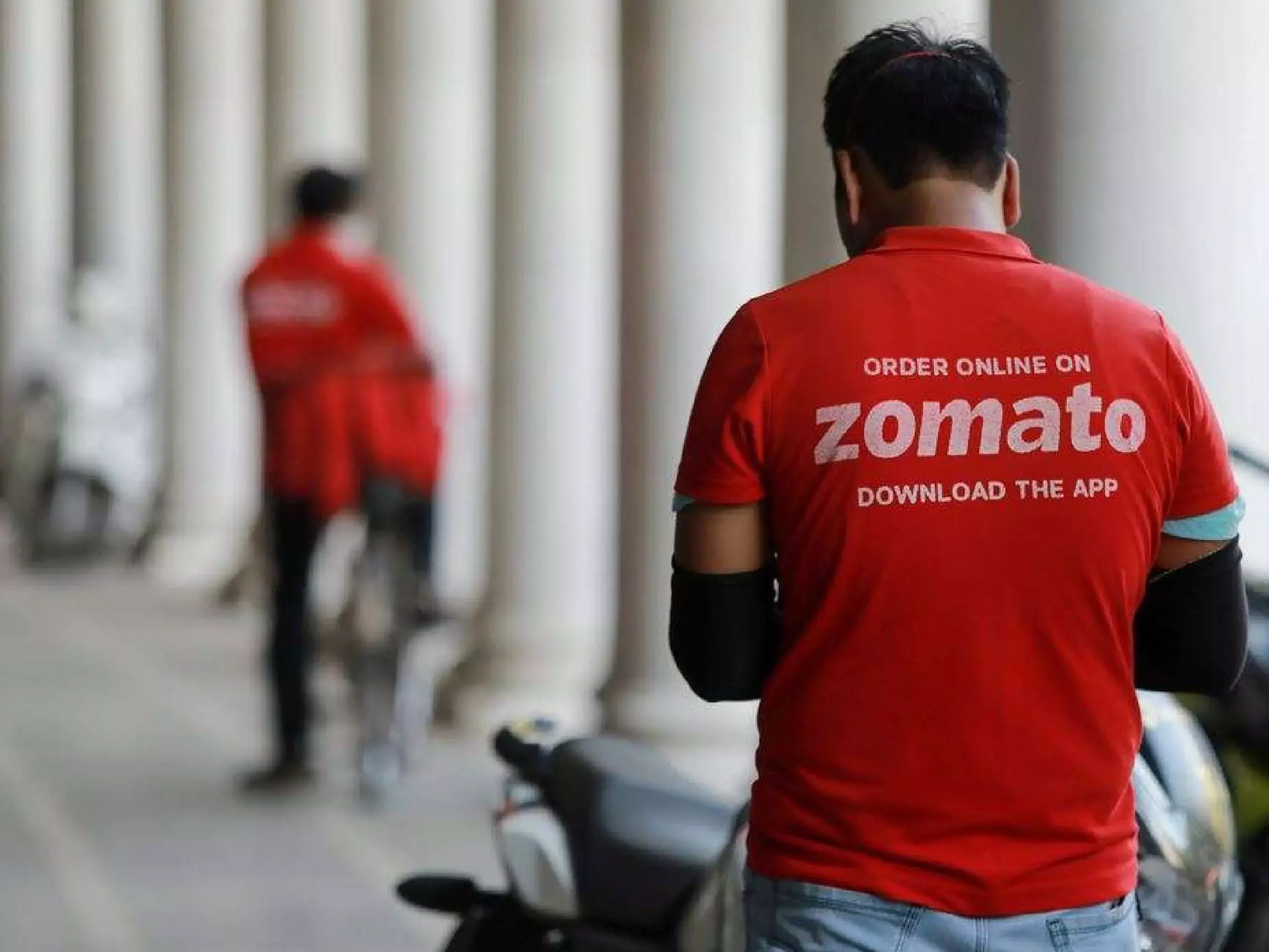 zomato ordered to pay heavy compensation to user