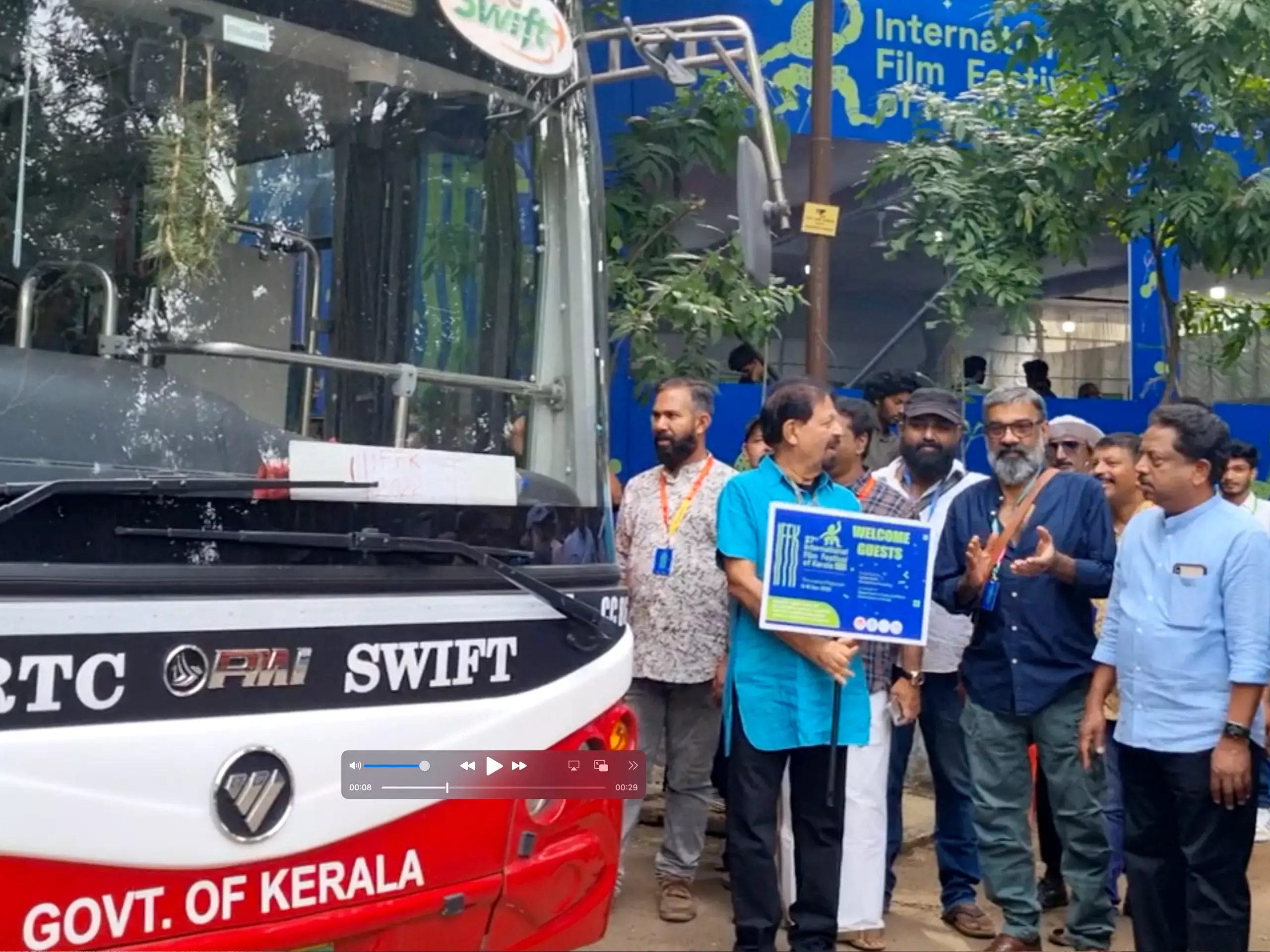 നഷ്ടം സഹിച്ചും ചലച്ചിത്രോൽസവത്തിന് സ്പെഷ്യൽ ബസ്സുമായി കെഎസ്ആർടിസി നഷ്ടം സഹിച്ചും ചലച്ചിത്രോൽസവത്തിന് സ്പെഷ്യൽ ബസ്സുമായി കെഎസ്ആർടിസി