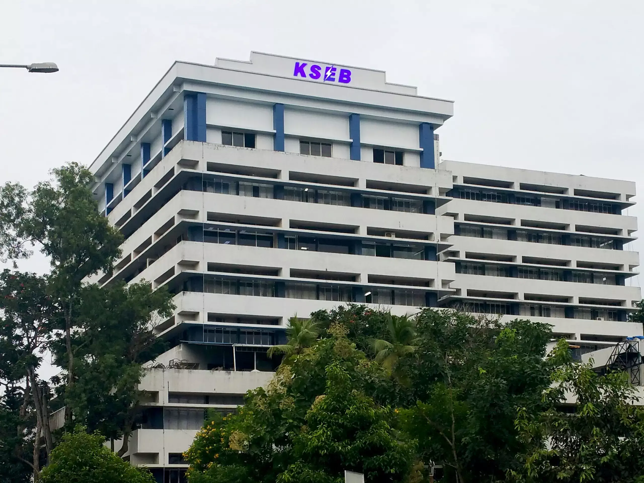 കെഎസ്ഇബി-യുടെ മോശം പ്രകടനം; FY23-ൽ പൊതുമേഖല നഷ്ടത്തിലേക്ക് കൂപ്പുകുത്തുമോ?