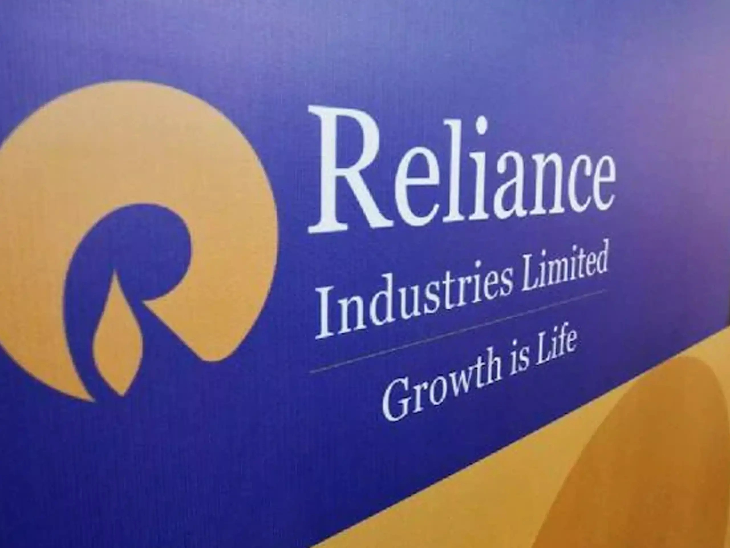 റിലയൻസ്, ഫിനാൻഷ്യൽ ബിസിനസിനെ വേർപ്പെടുത്തുന്നു