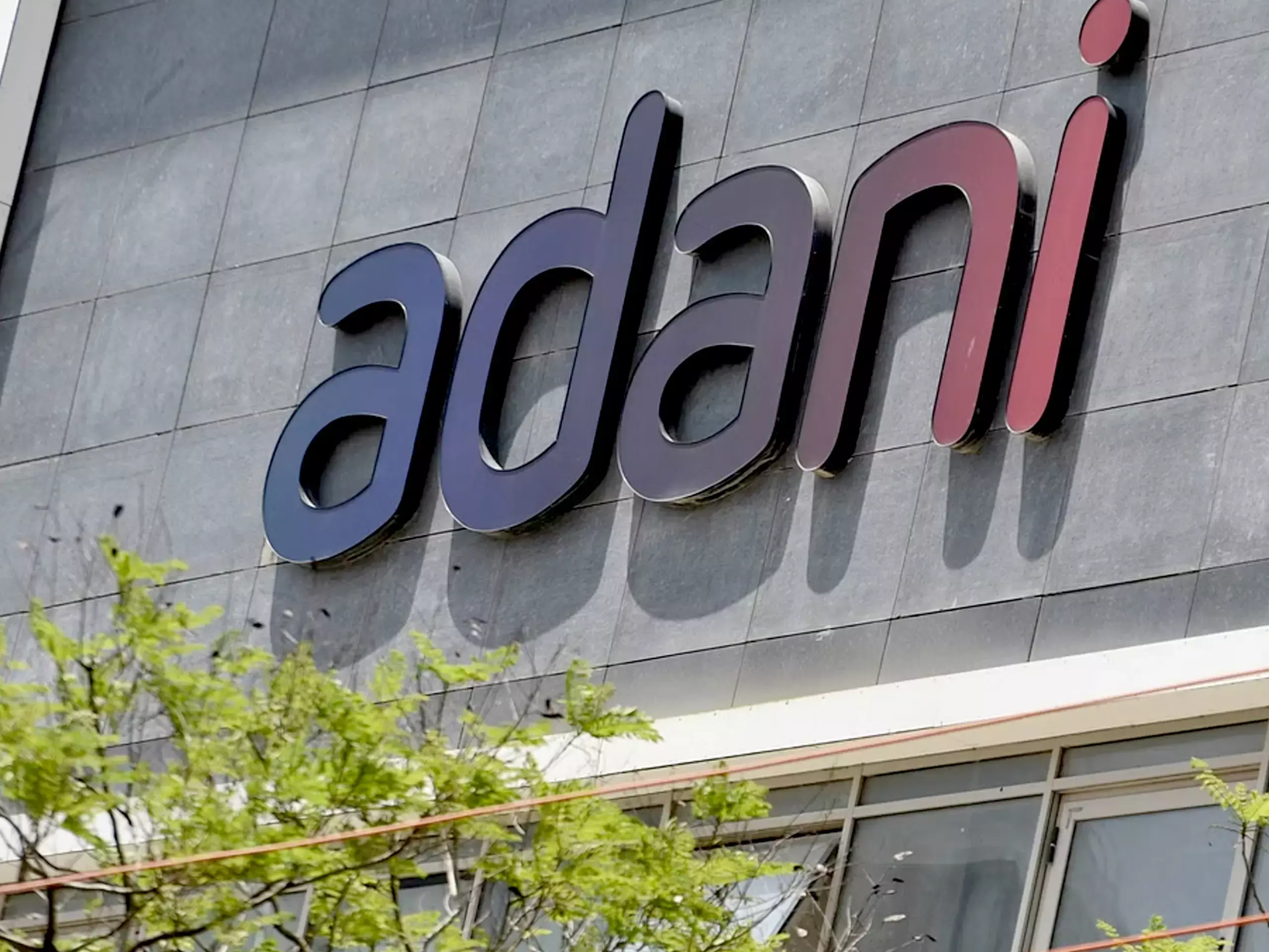 $130 മില്യൺ കടം തിരിച്ച് വാങ്ങാൻ പദ്ധതിയുമായി അദാനി ഗ്രൂപ്പ്