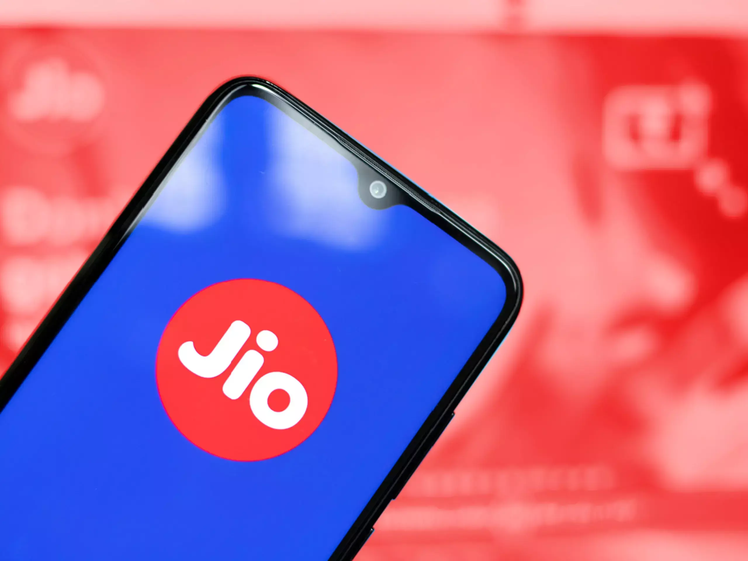 മാർച്ച് പാദത്തിൽ അറ്റാദായം 13 ശതമാനം വർധിച്ച് ജിയോ