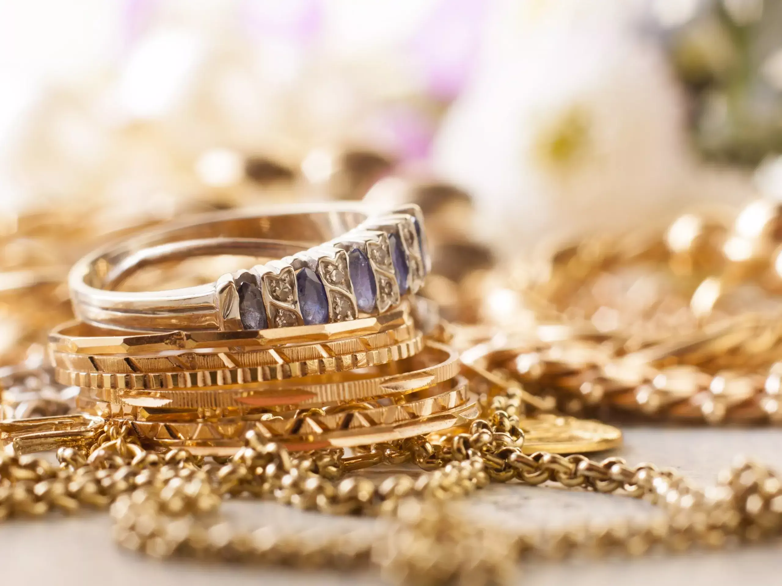 മാറ്റമില്ലാതെ സ്വര്‍ണവും വെള്ളിയും