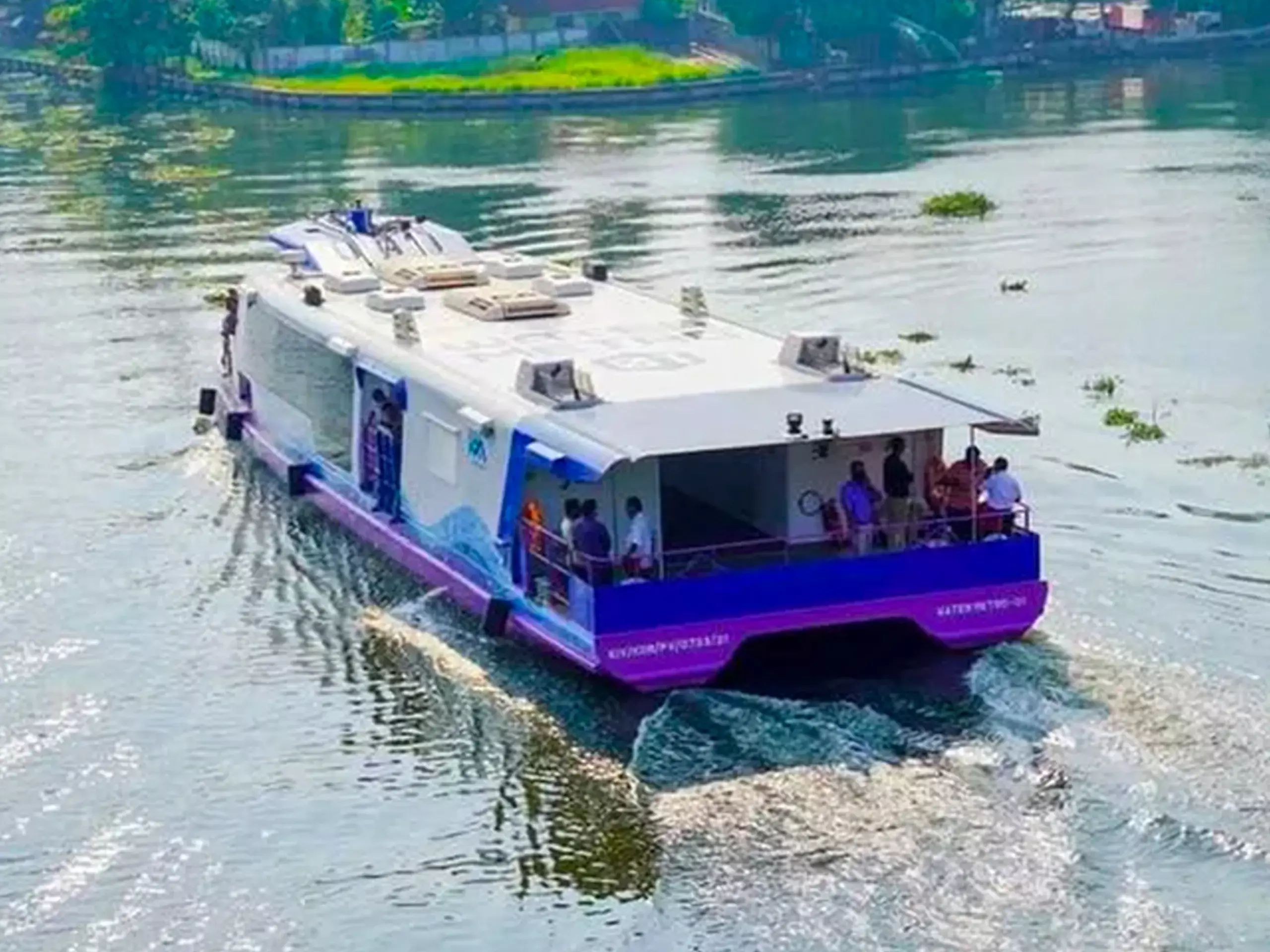 കൊച്ചി വാട്ടര്‍ മെട്രോ; ഒരു ലക്ഷം കടന്ന് യാത്രക്കാരുടെ എണ്ണം