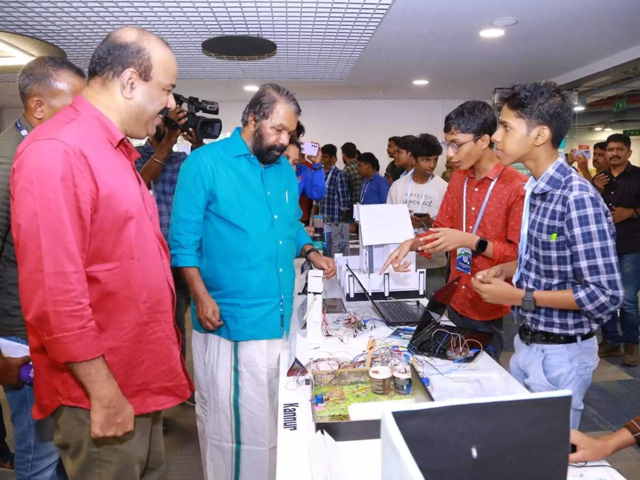 റോബോട്ടിക്‌സും എഐയും കുട്ടികളിലേക്കെത്തിക്കാന്‍ ലിറ്റില്‍ കൈറ്റ്‌സ് ക്യാമ്പുകള്‍ സഹായിക്കും; മന്ത്രി വി ശിവന്‍കുട്ടി