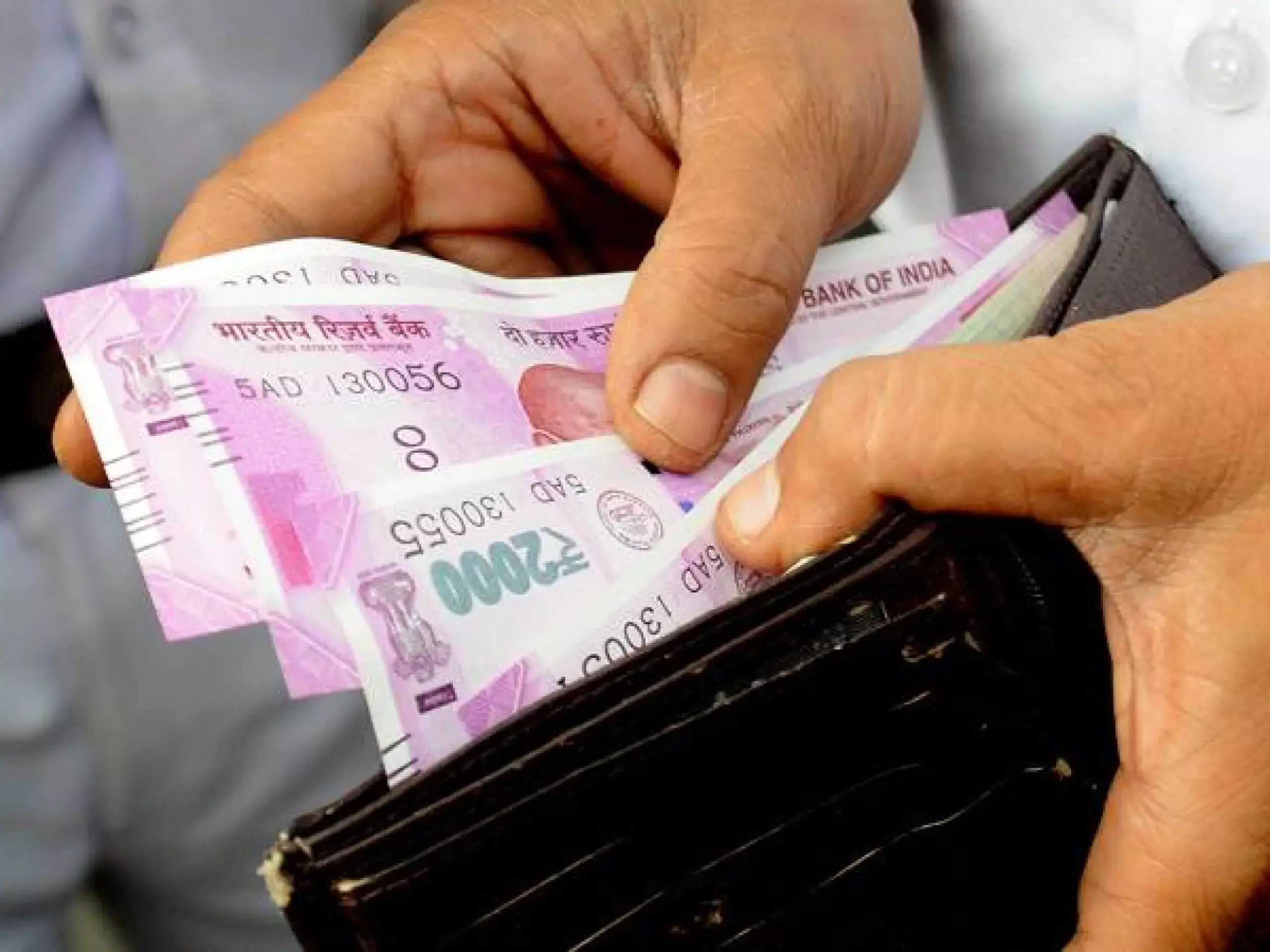 2000 rupee note replacing