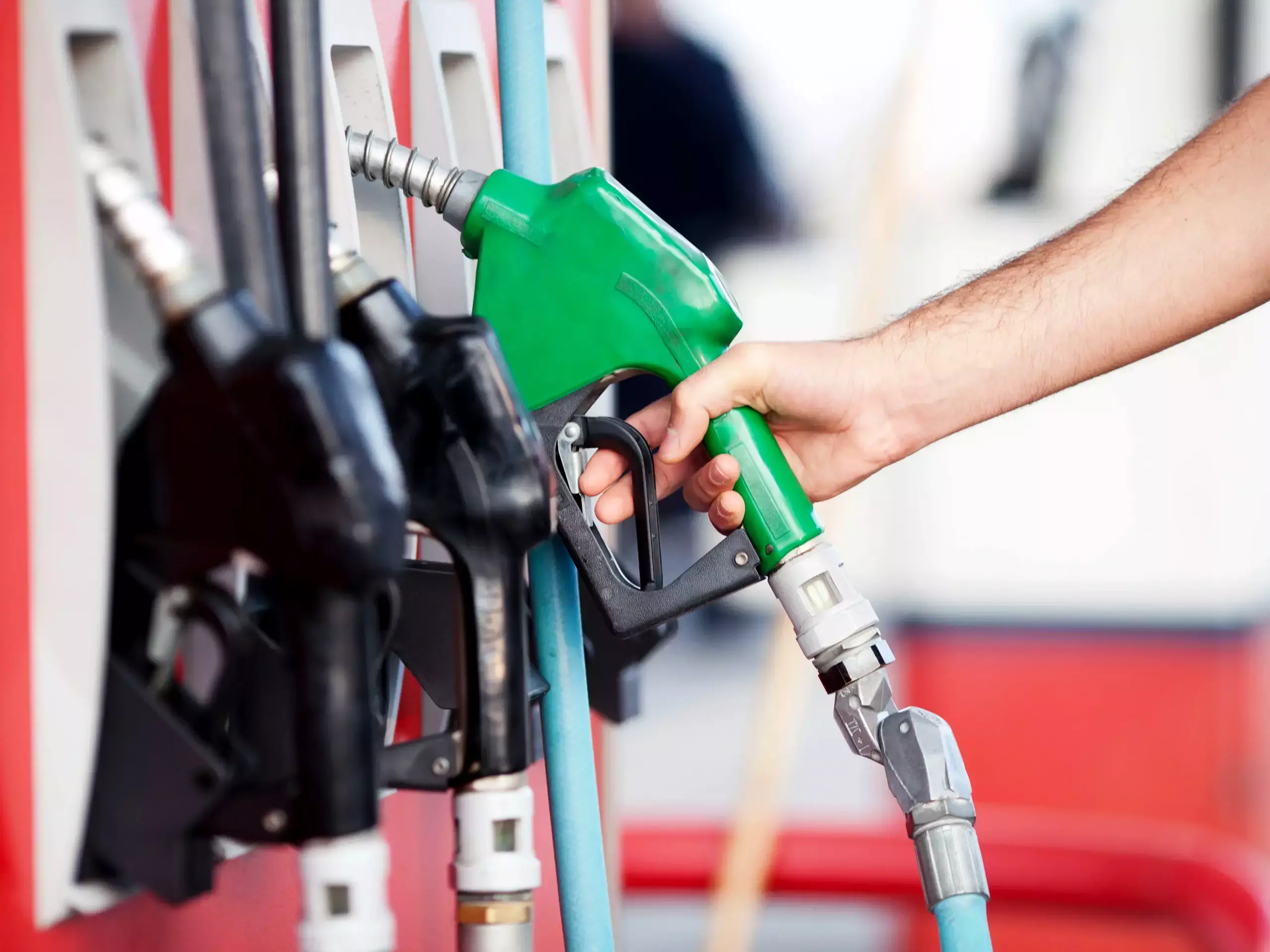 ഇന്ധനവിലയില്‍ ഒരുവര്‍ഷമായി മാറ്റമില്ല;  വിലയിടിവിന്റെ നേട്ടം ലഭിക്കാതെ ജനം