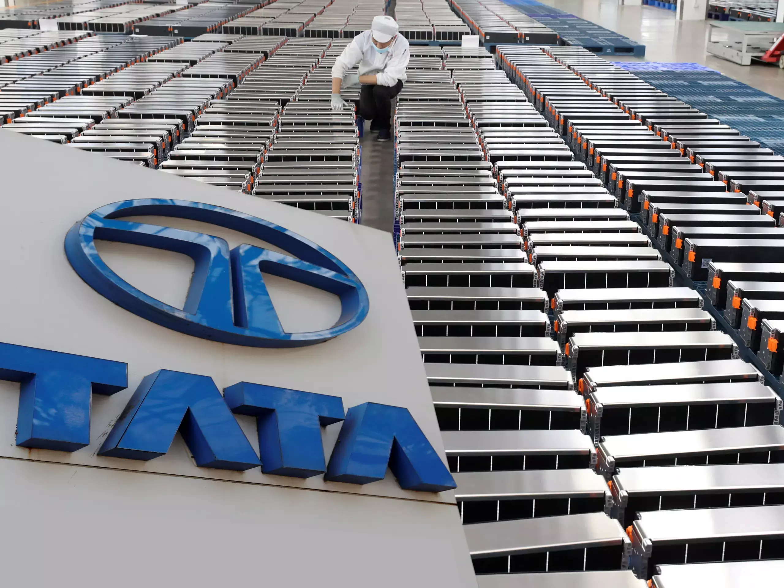 Tata Group to set up  ₹13,000 crore lithium-ion battery giga factory in Gujarat