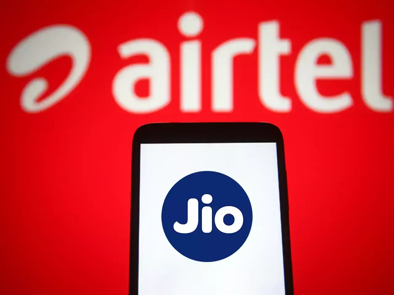 വരുമാനത്തില്‍ എയര്‍ടെലിനെ പിന്നിലാക്കി ജിയോ