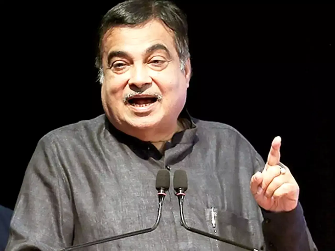 വീണ്ടും ഞെട്ടിച്ച്  ഗഡ്കരി; 2.1 ലക്ഷം കോടിയുടെ 53 റോഡ് പദ്ധതികൾ പ്രഖ്യാപിച്ചു