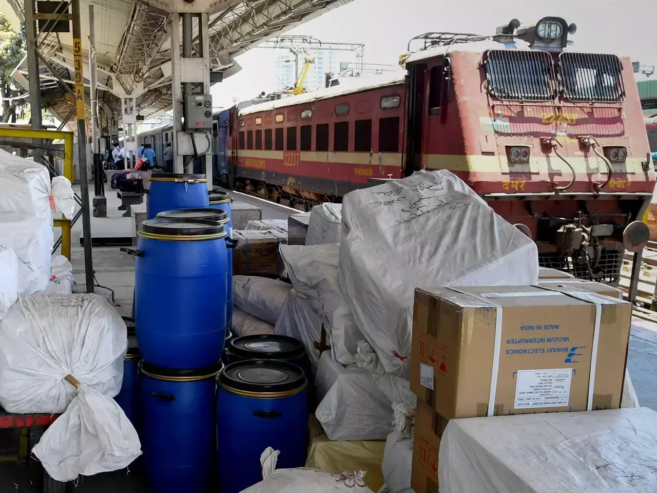 10 സ്‍റ്റേഷനുകളിലെ പാര്‍സല്‍ സര്‍വിസ് വിലക്ക് റെയില്‍വേ പിന്‍വലിച്ചു