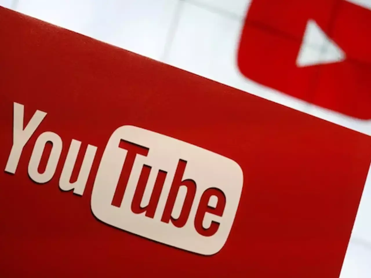 പാട്ട് മൂളിയും   യു ട്യൂബിൽ പാട്ട്  സേർച്ച് ചെയ്യാം