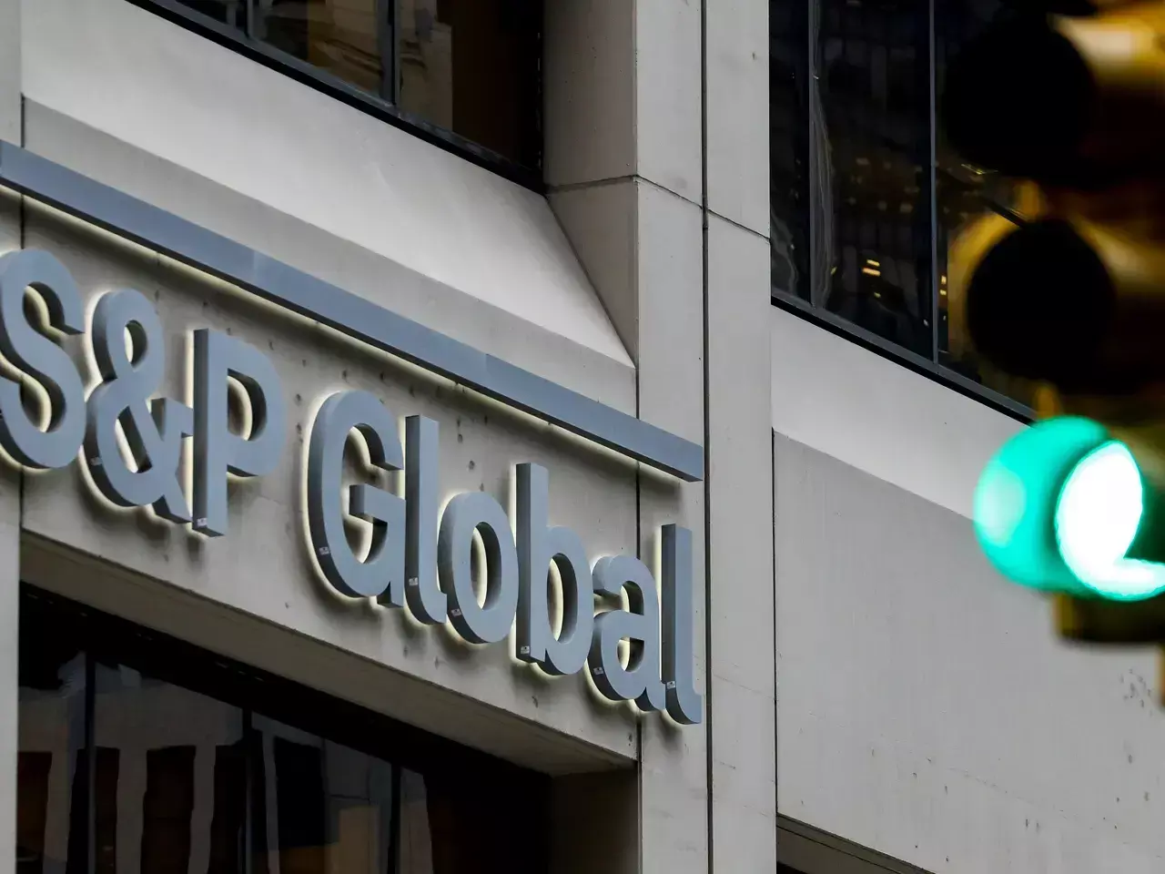 s&p raises outlook on indian banking sector