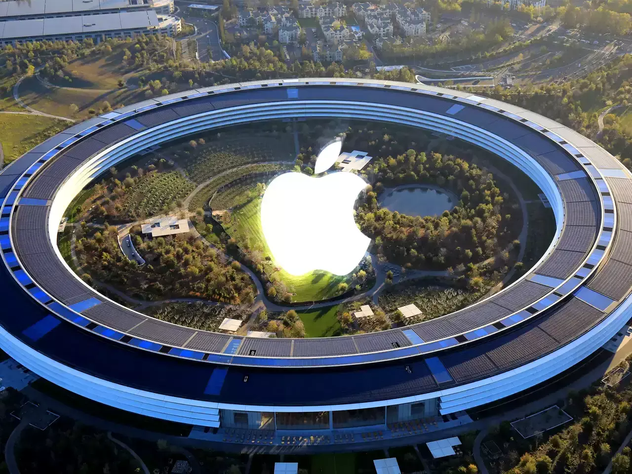 apple emerges from bankruptcy at $3 trillion