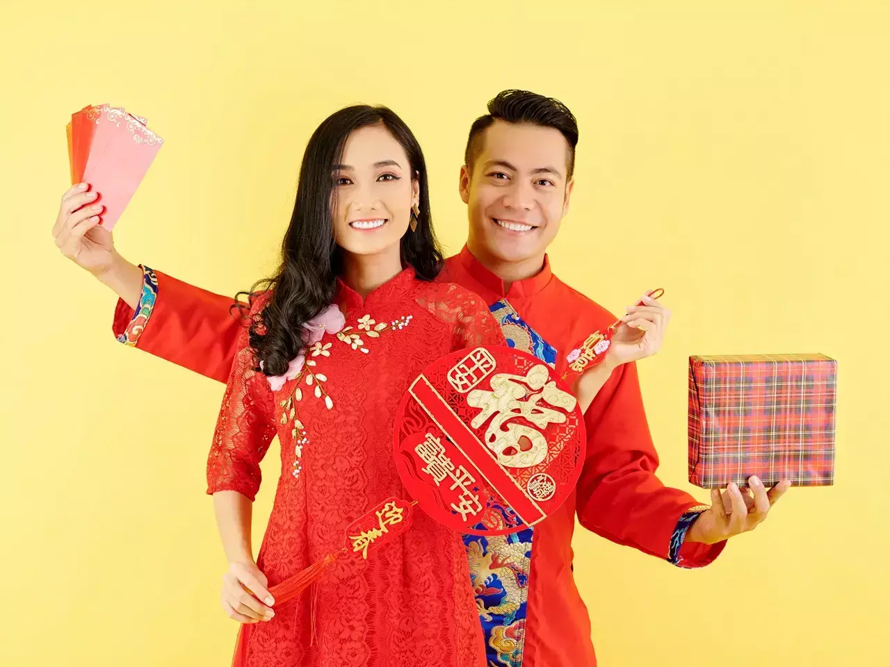 travel agency announced the gift for the couple