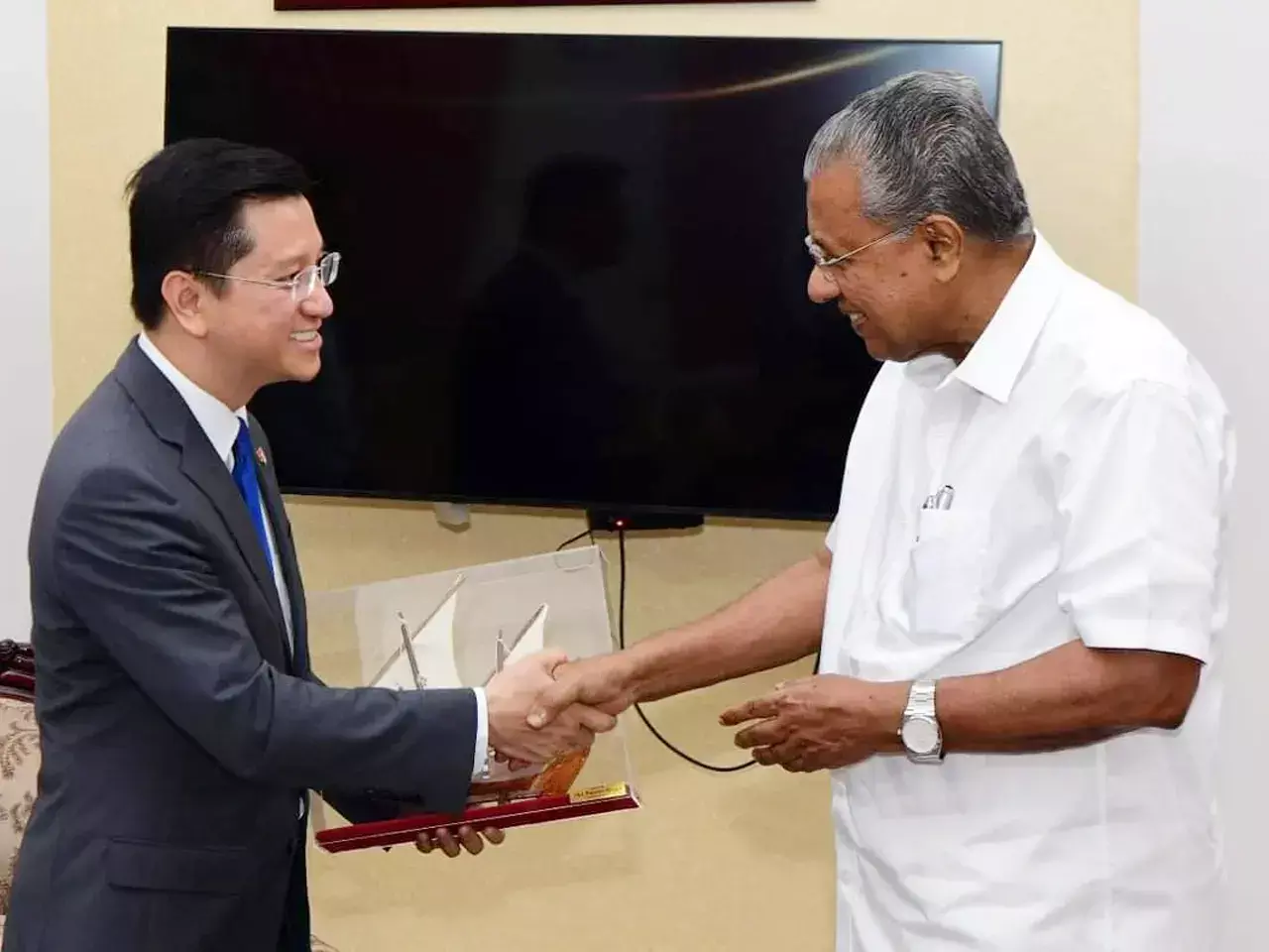 fly directly from kerala to vietnam