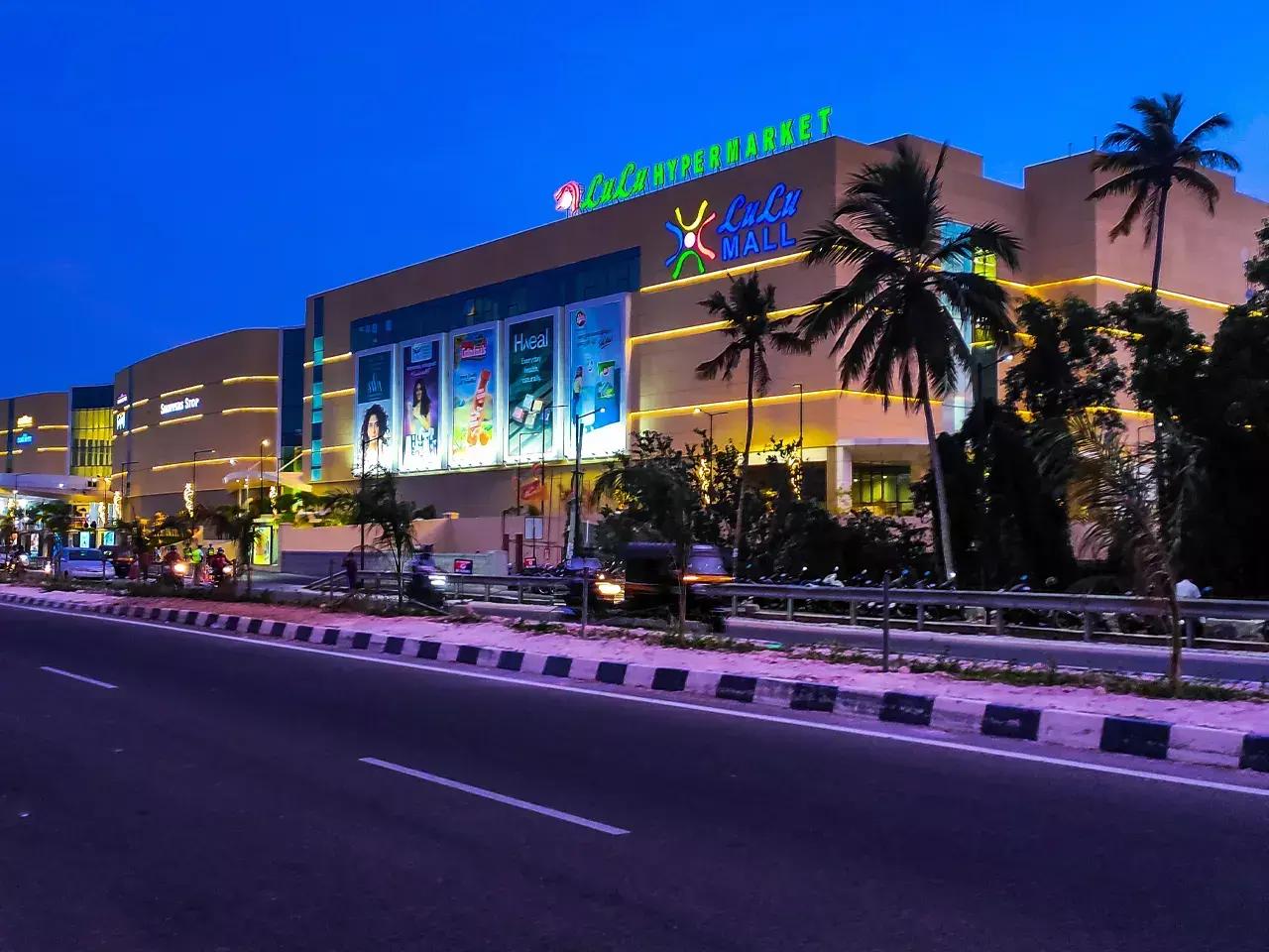 kochi lulu mall is a non-stop shopping experience