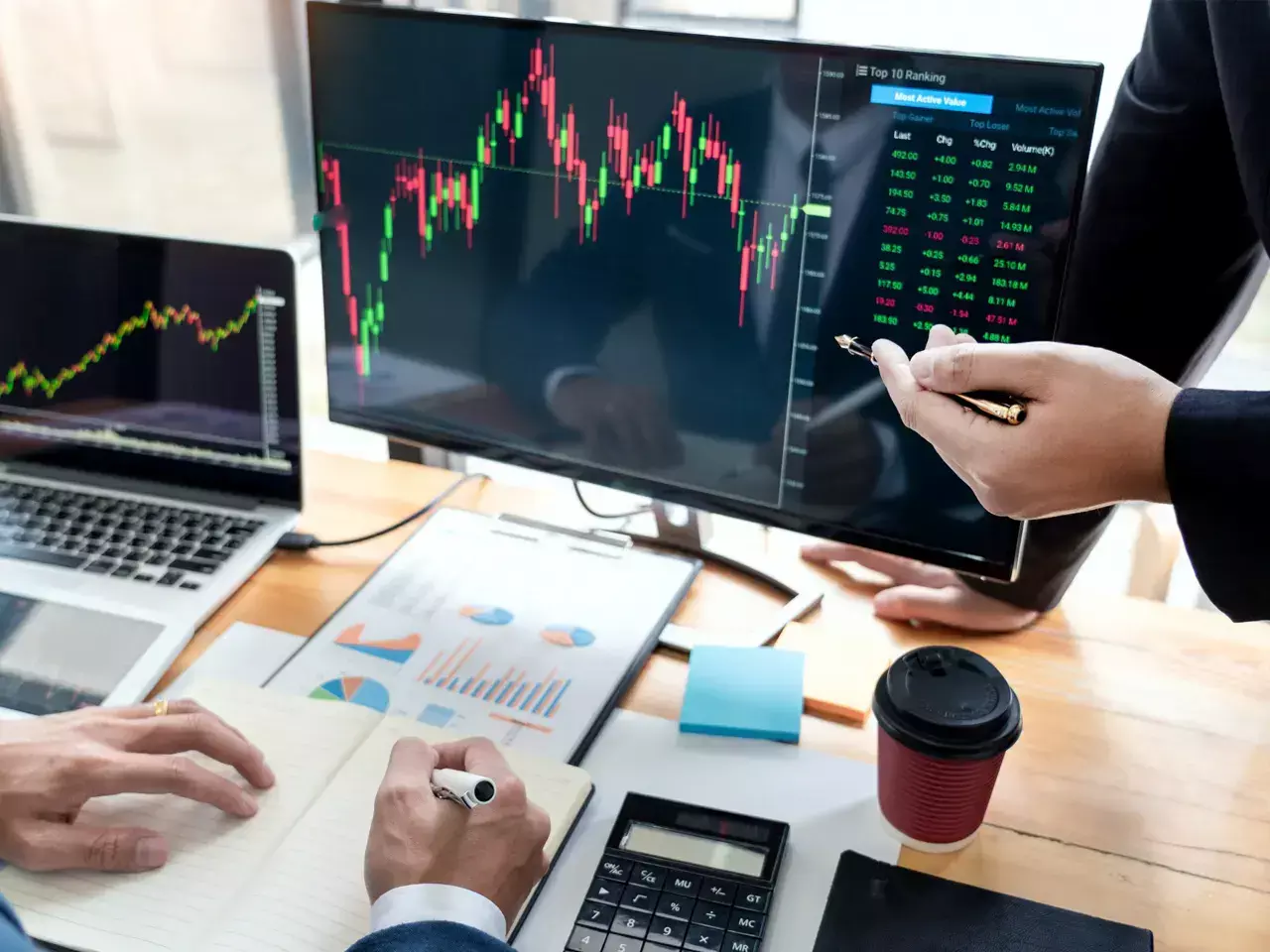 ഇടിവില് തുടങ്ങി സെന്സെക്സ്, നിഫ്റ്റിയില് ചാഞ്ചാട്ടം ഇടിവില് തുടങ്ങി സെന്സെക്സ്, നിഫ്റ്റിയില് ചാഞ്ചാട്ടം