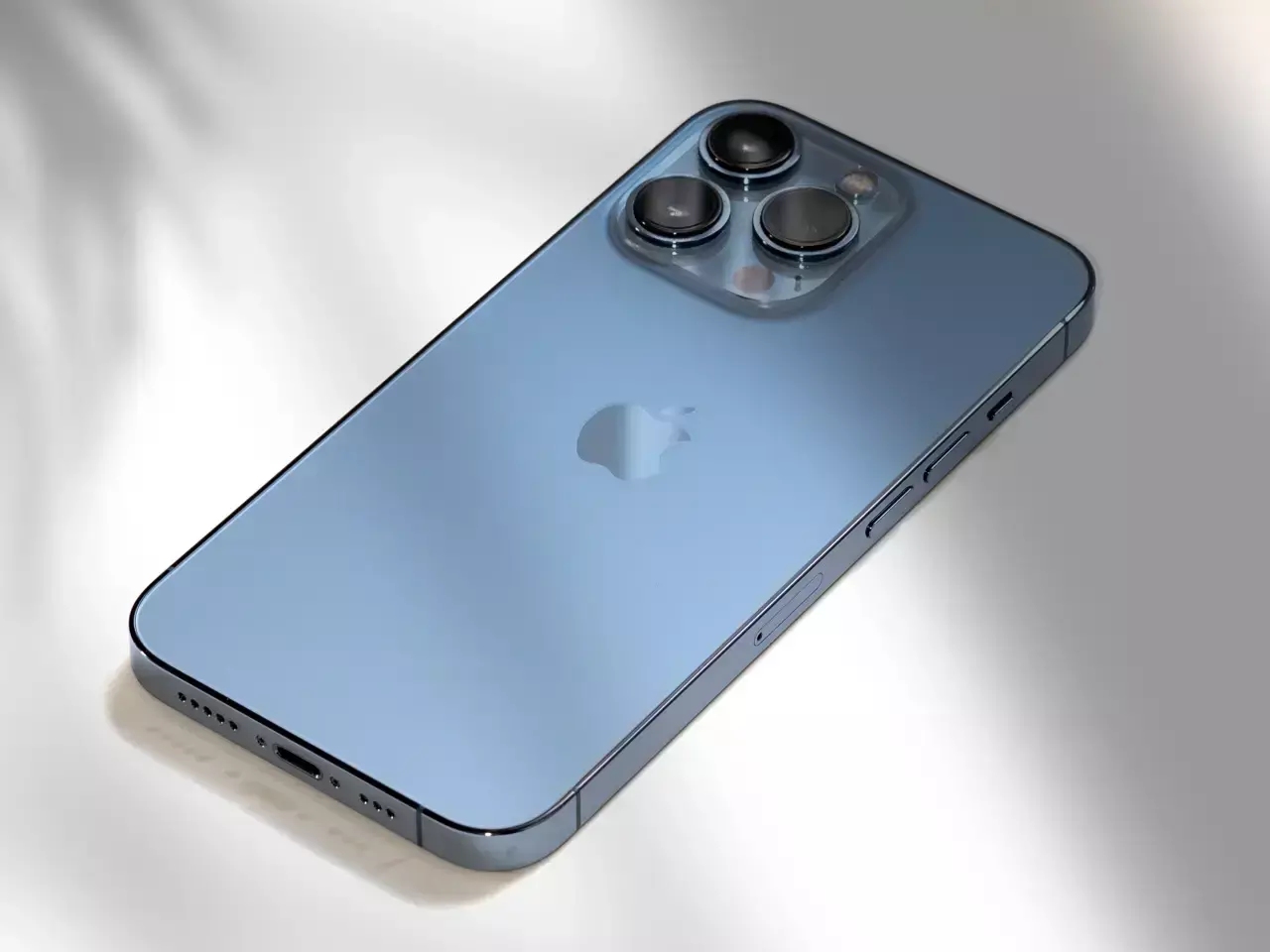 ഐഫോണ്‍ 15 പ്രോ എത്തുന്നത്  കടും നീല നിറത്തില്‍