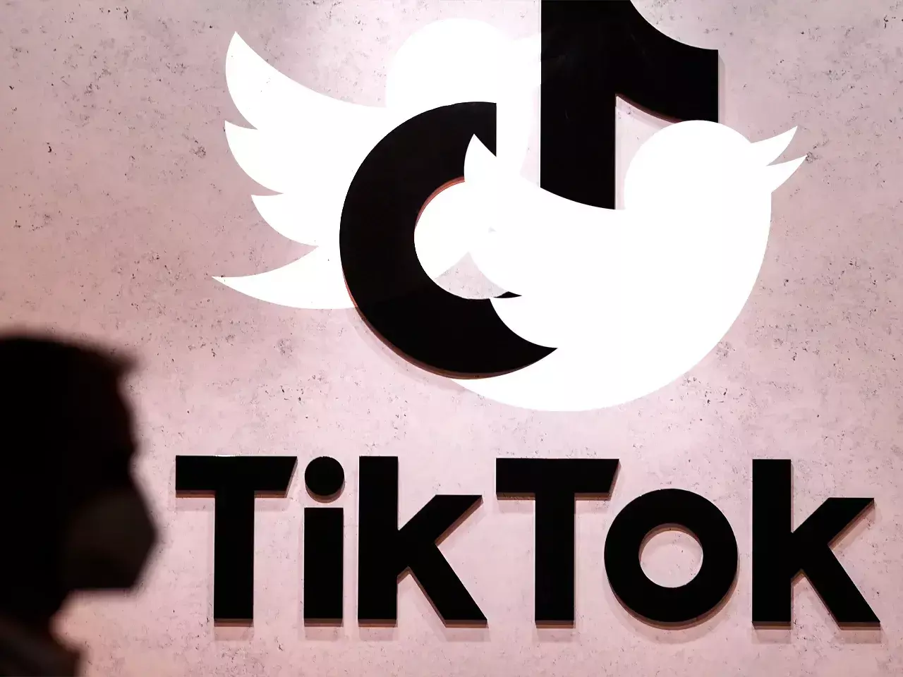 Express your creativity with text posts on TikTok