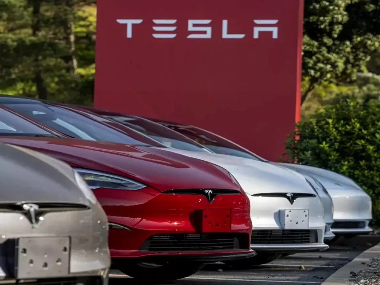 Piyush Goyal visits Tesla’s plant in California
