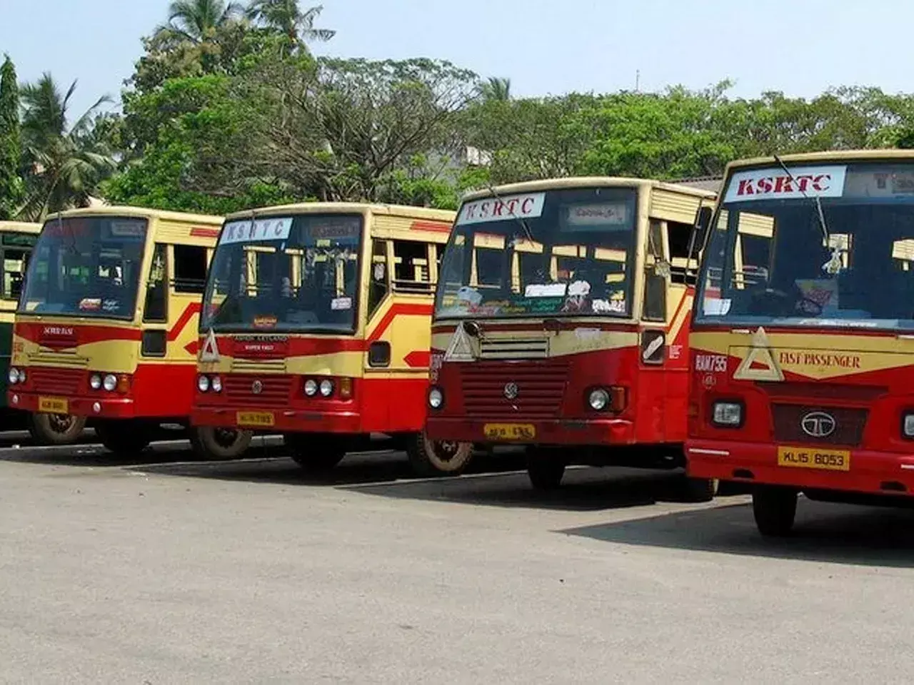 ksrtc to show aranmula vallasadya