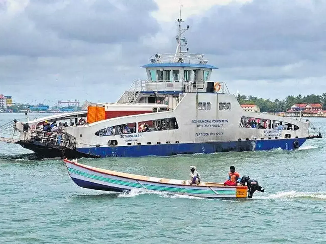 15 കോടി ചെലവില്‍ കൊച്ചിക്ക് മൂന്നാം റോ-റോ വെസല്‍