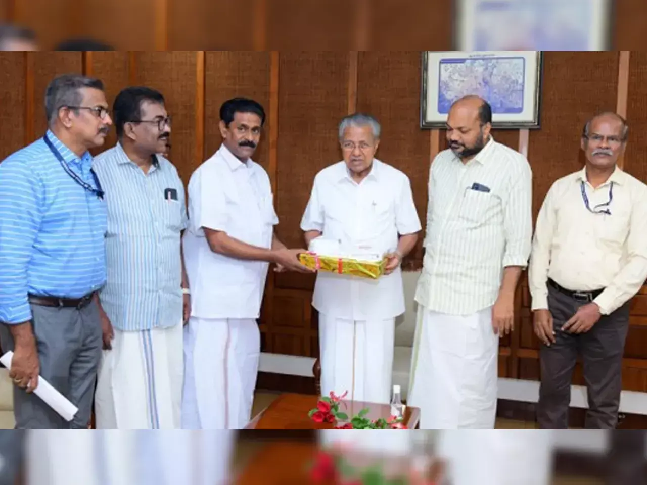 ഓണം വിപണി ലക്ഷ്യമിട്ട് റെഡിമെയ്ഡ് ഷര്‍ട്ടുകളുമായി ടെക്‌സ്റ്റൈല്‍സ് കോര്‍പ്പറേഷന്‍