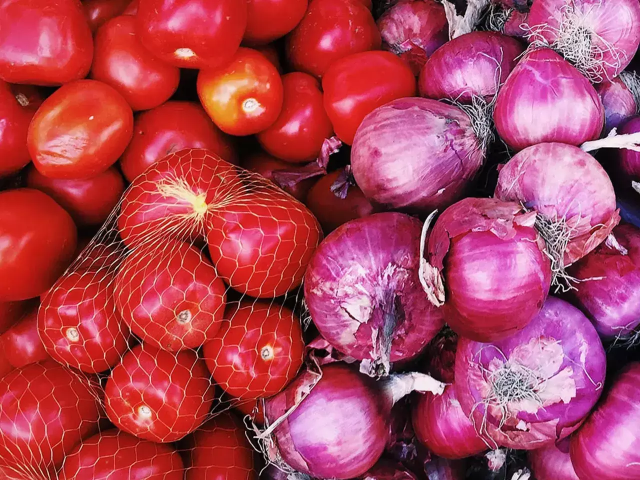 കേന്ദ്രം കൂടുതൽ തക്കാളിയും, ഉള്ളിയും വിപണിയിൽ ഇറക്കുന്നു