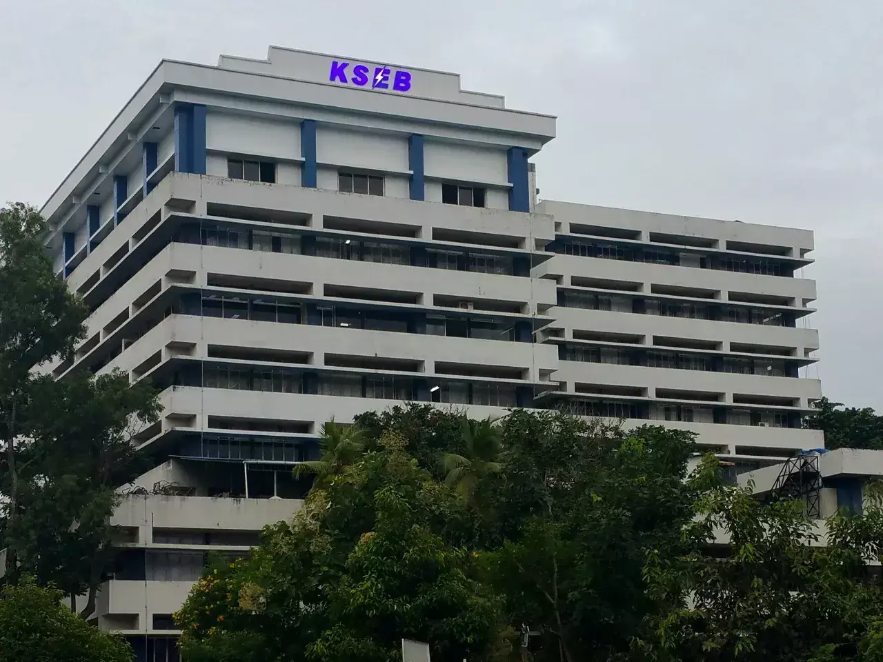 auditors that kseb has deviated from accounting standards, to profit