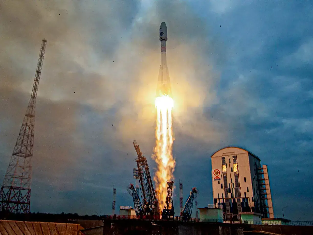 russias luna crashed on the moon