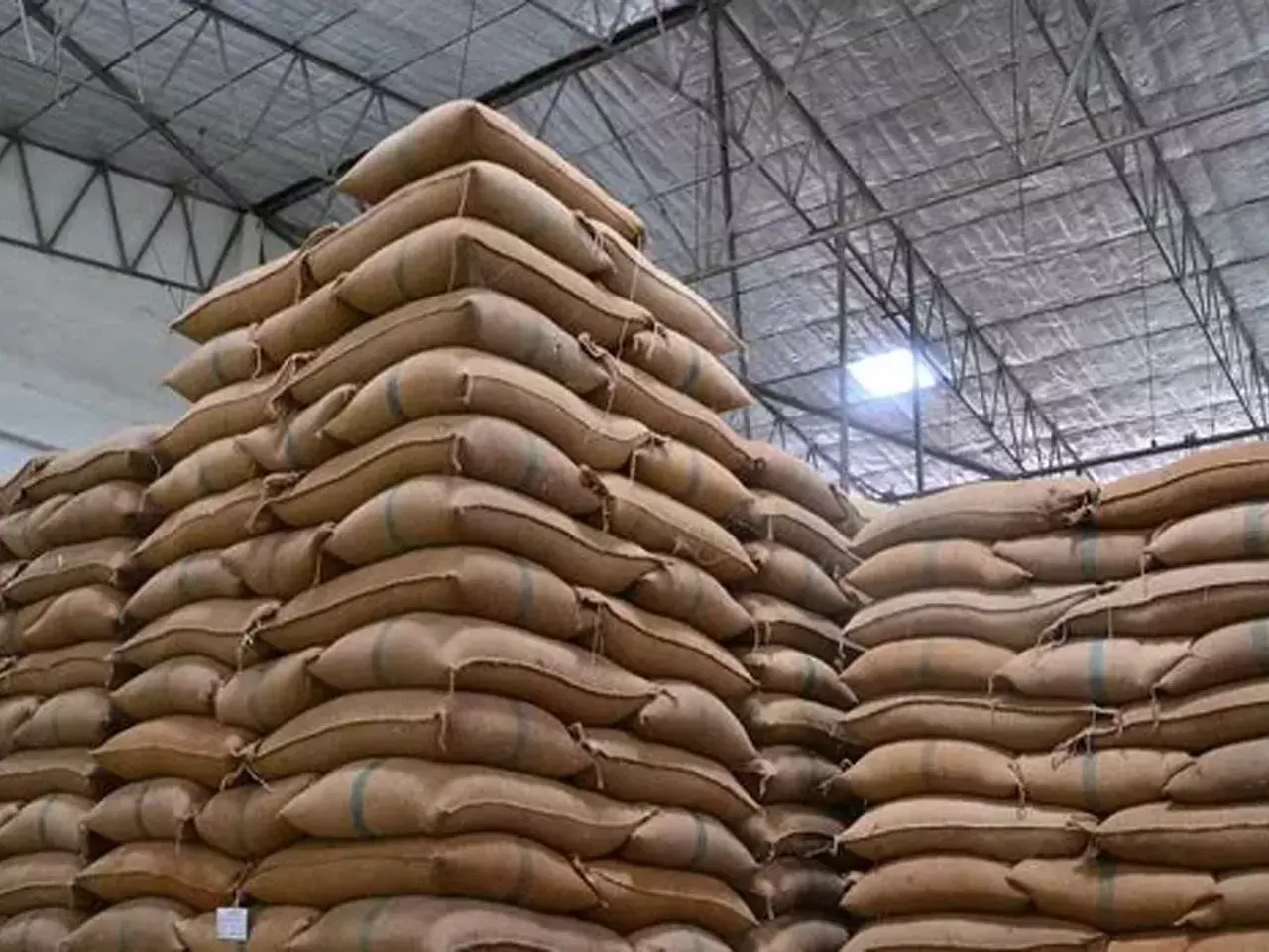 fcis foodgrain stocks at six-year low