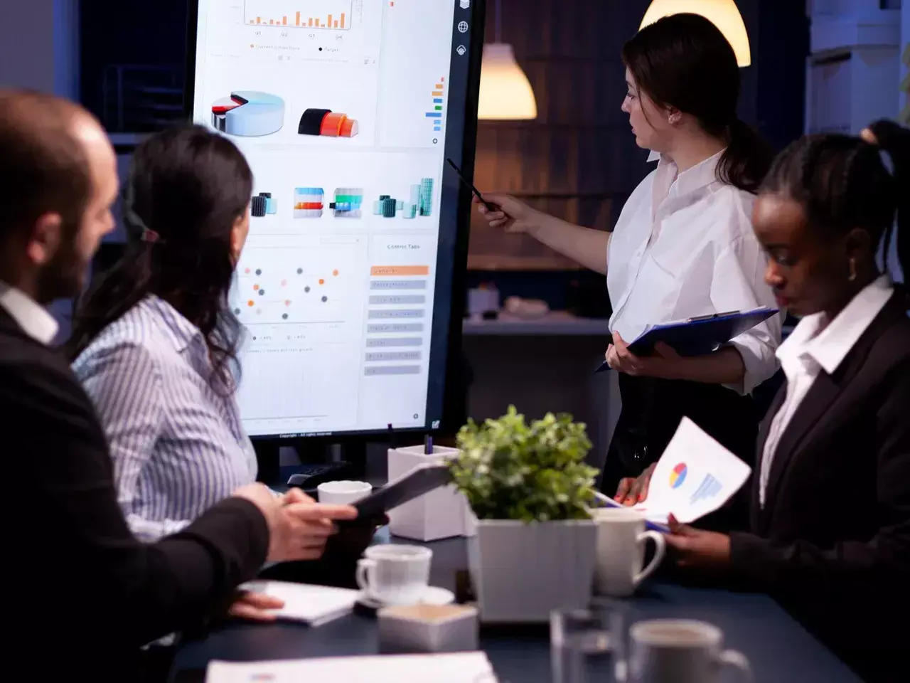 62,279 crore decline in market value of 7 top 10 companies