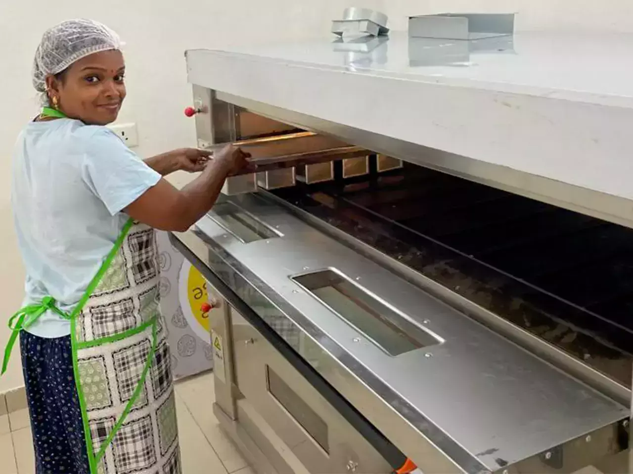 അധ്യാപിക സംരംഭകയായി; റോസിന് സംരംഭകവര്‍ഷം സമ്മാനിച്ചത് വരുമാന മധുരം