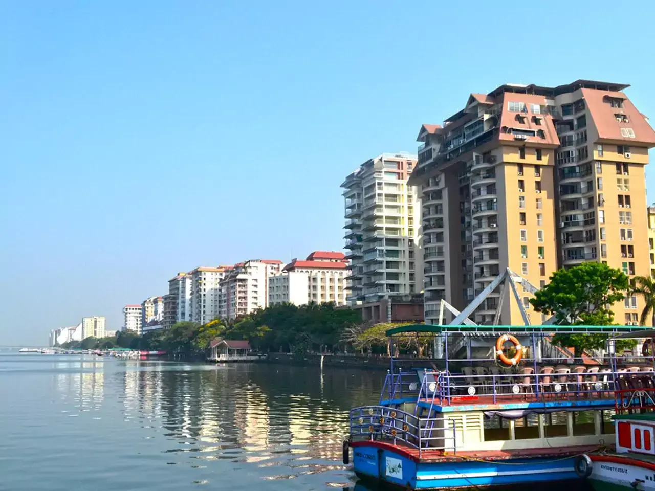 മറൈന്‍ ഡ്രൈവില്‍ ഹൗസിംഗ് ബോര്‍ഡിന്റെ 2000 കോടിയുടെ പദ്ധതി നിര്‍മാണം ഡിസംബറില്‍ തുടങ്ങും