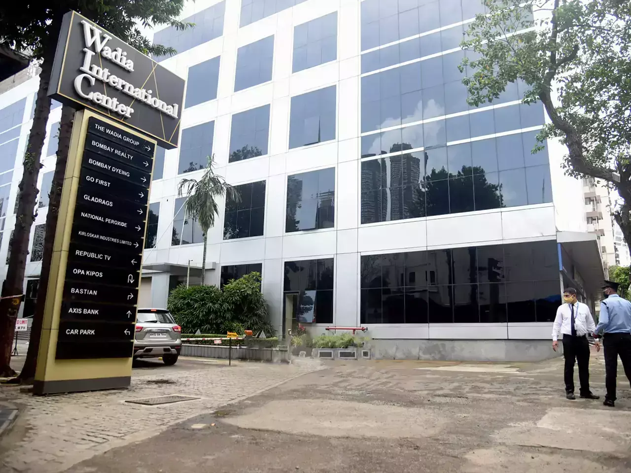 ബോംബെ ഡയിങ്ങിന്റെ പ്രോപ്പര്‍ട്ടി 5200 കോടി രൂപയ്ക്ക് വില്‍ക്കുന്നു: നടക്കുന്നത് മുംബൈയിലെ വലിയ ഭൂമിയിടപാട്