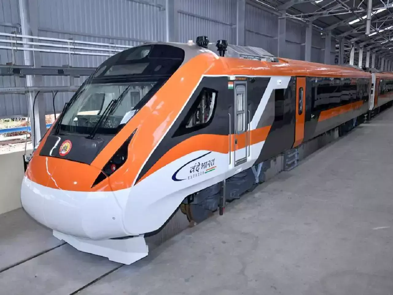 വന്ദേഭാരത് സ്ലീപ്പർ, മെട്രോ ട്രെയിനുകൾ  മാർച്ചിൽ