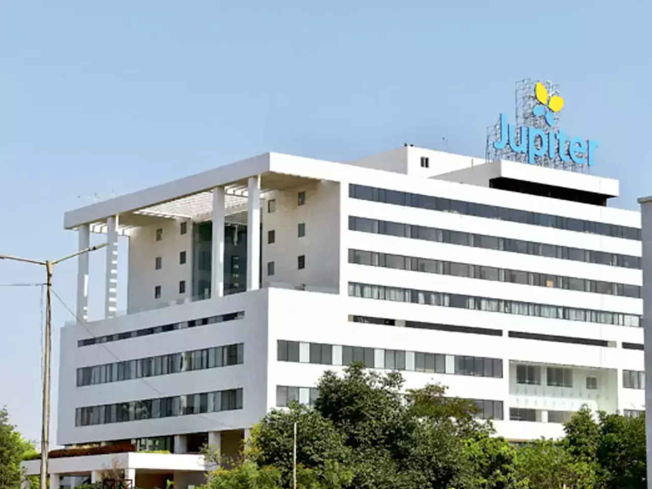 ജൂപ്പിറ്റർ  ഹോസ്പിറ്റൽസ്  ലിസ്റ്റിംഗ്  32% പ്രീമിയത്തിൽ