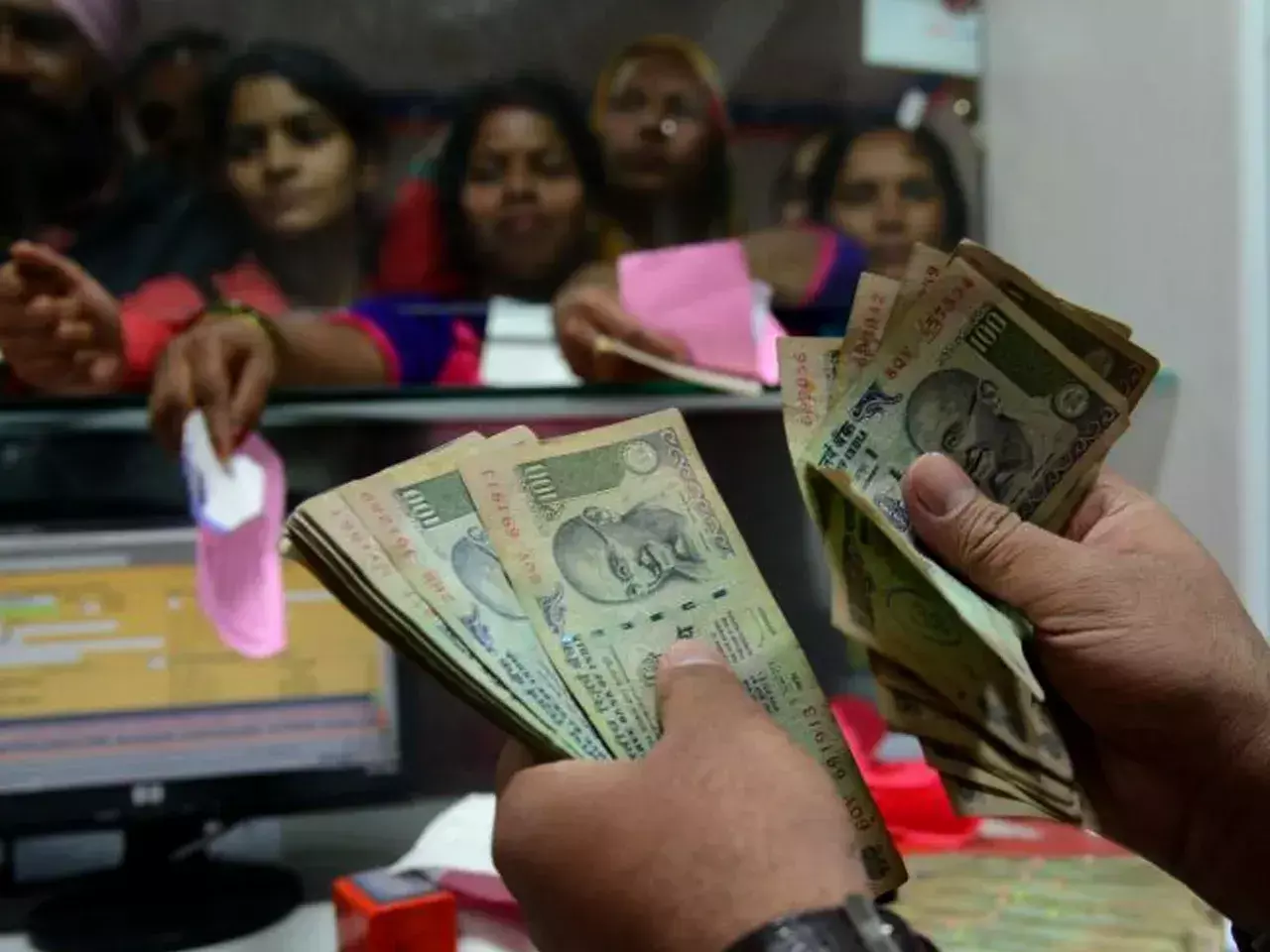 shortage of liquidity in banks has reached 1.5 lakh crore