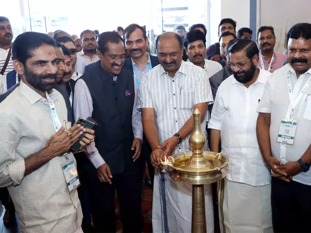 follow global trends in tourism sector kn balagopal