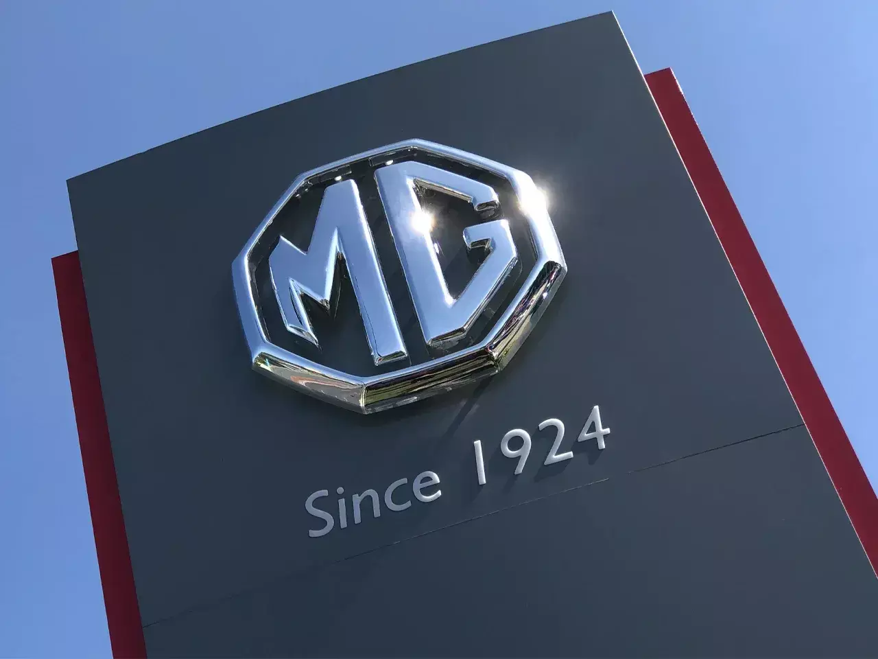 mg motors will now drive jindal-saic in india
