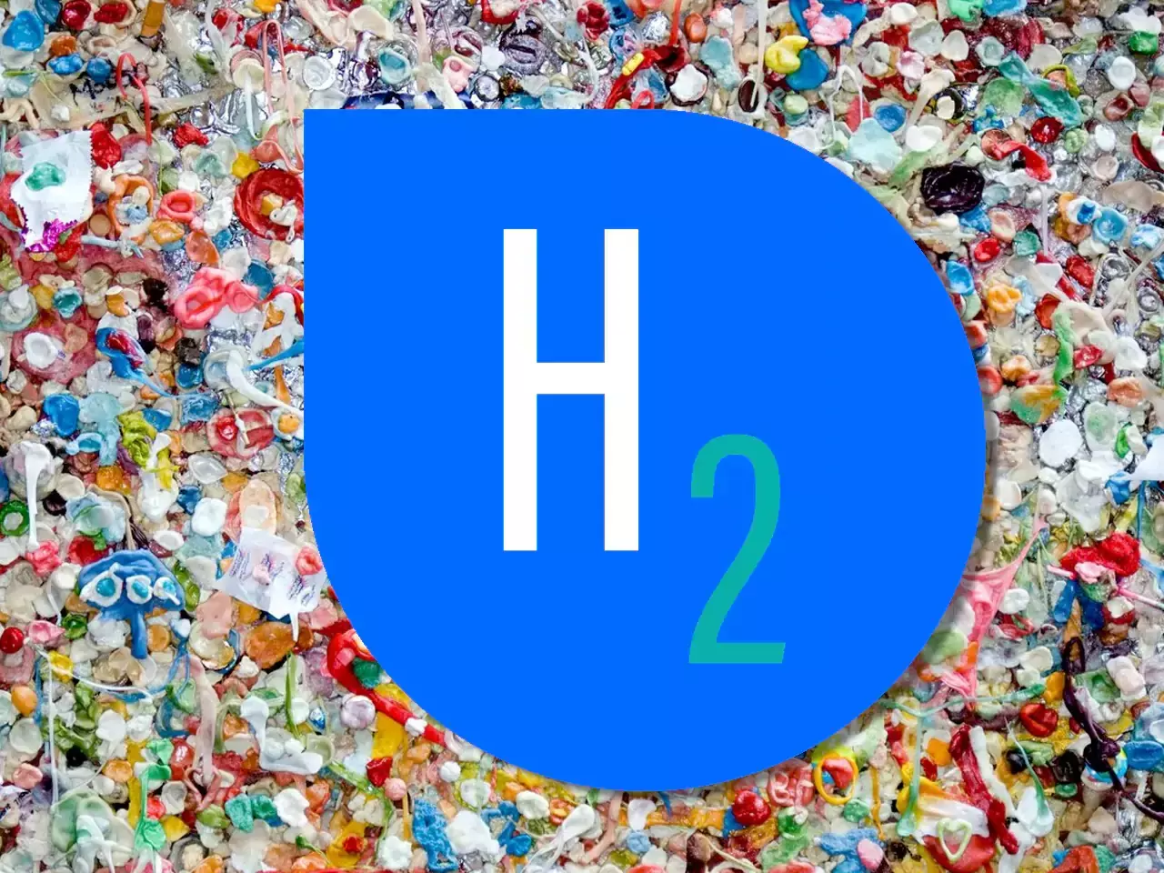 Hydrogen from plastic waste