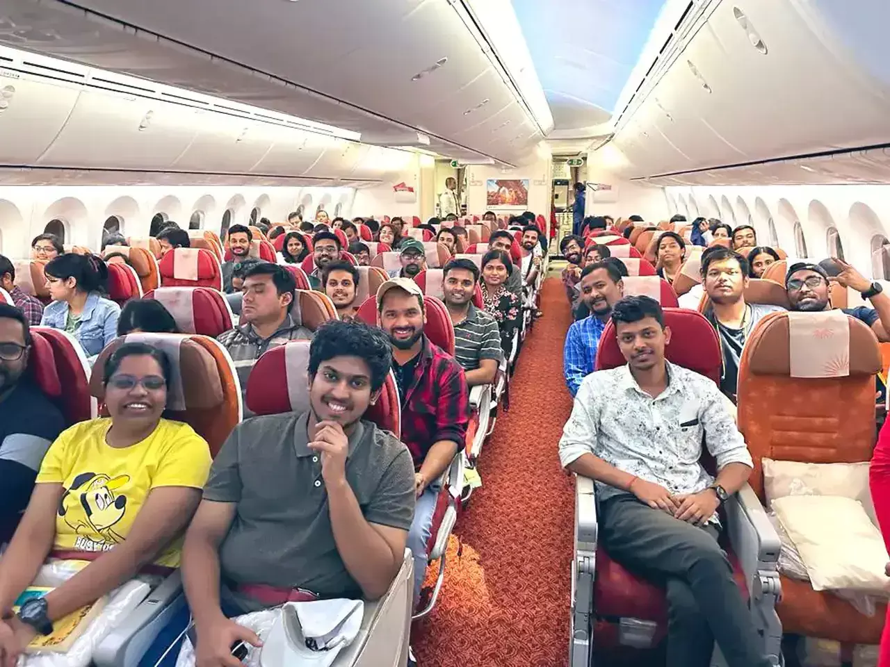 first flight from israel with indians arrived in delhi