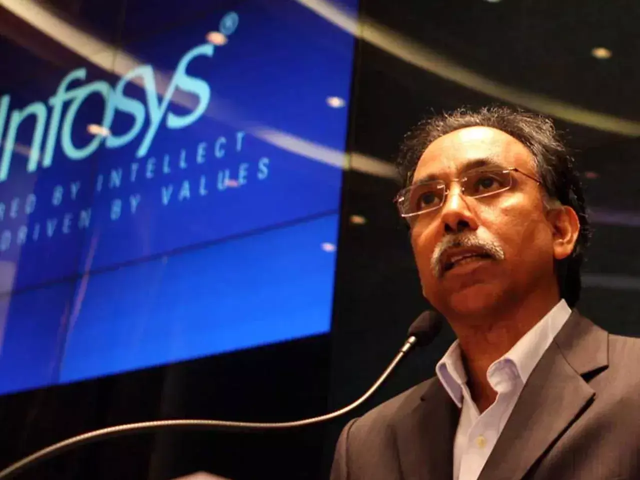 shibulals son and daughter-in-law sold shares worth rs436cr in infosys
