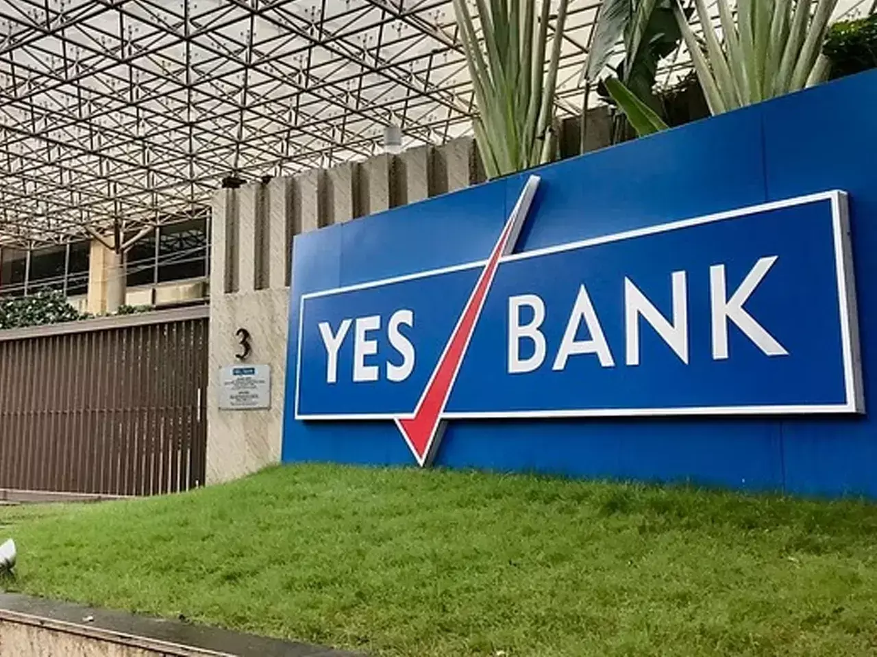 225.2 crore net profit of yes bank