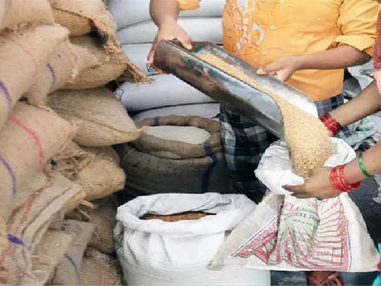 റേഷൻ ഇനി രണ്ടു ഘട്ടമായി; 15വരെ മുന്‍ഗണന വിഭാഗത്തിന് മാത്രം; റേഷൻ വിതരണ രീതി പരിഷ്കരിച്ച് സർക്കാർ