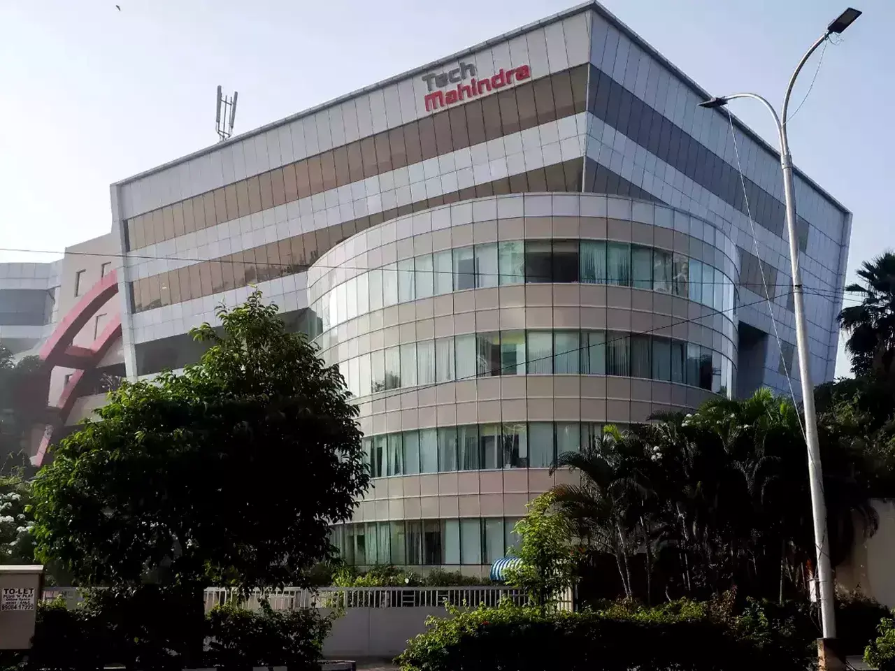 tech mahindra posted a 61.6% loss in net profit