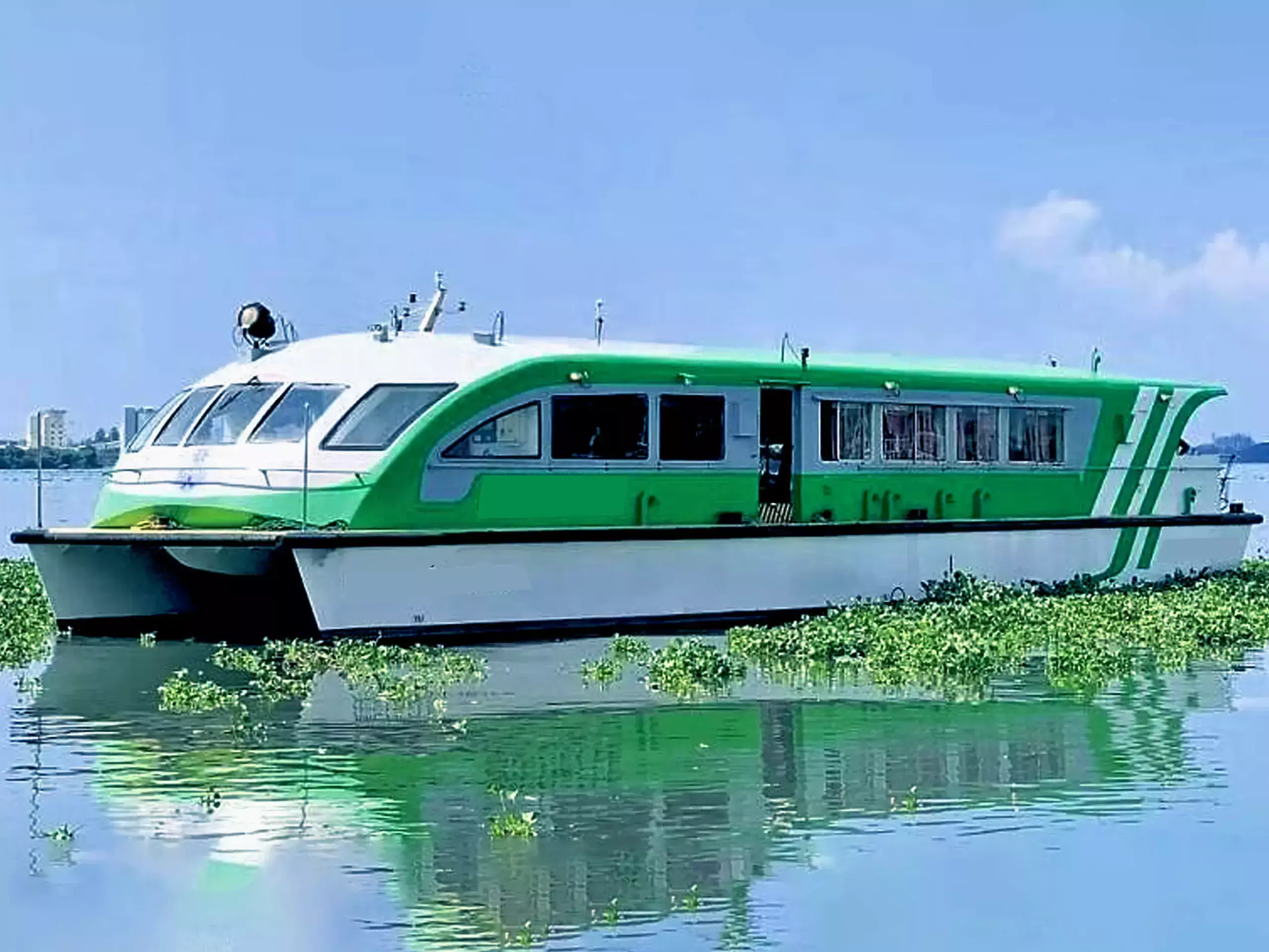 300 രൂപ, മൂന്നര മണിക്കൂര്‍; കൊച്ചിയില്‍ സര്‍ക്കാര്‍ ഒരുക്കുന്നു  സവാരിഗിരി  ബോട്ട് യാത്ര