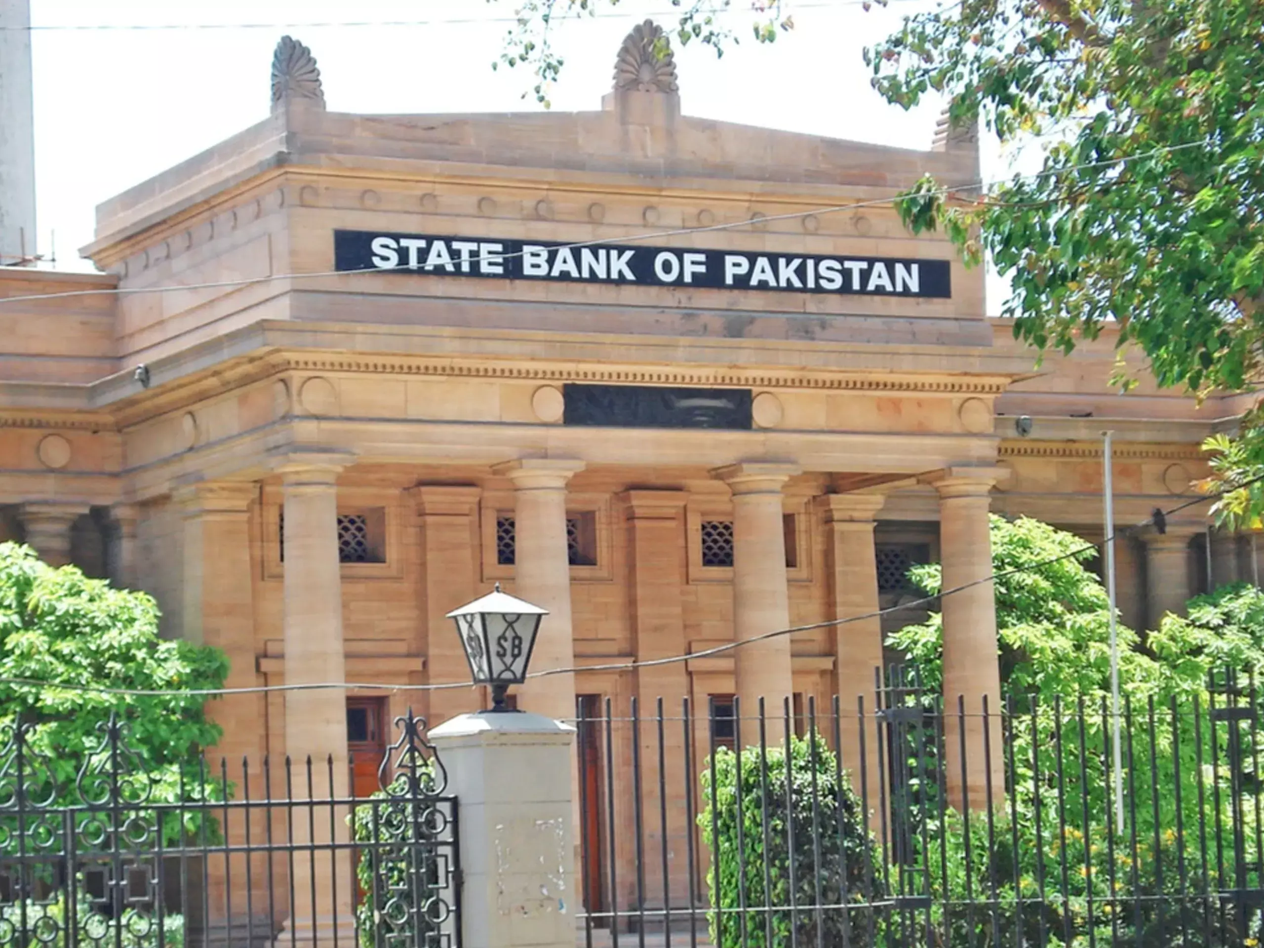 2027 ഓടെ പലിശ രഹിത ബാങ്കിംഗ് നടപ്പാക്കുമെന്ന് പാക് സര്‍ക്കാര്‍